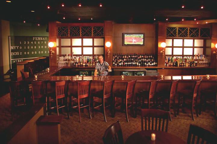 Lounge 51 of 57