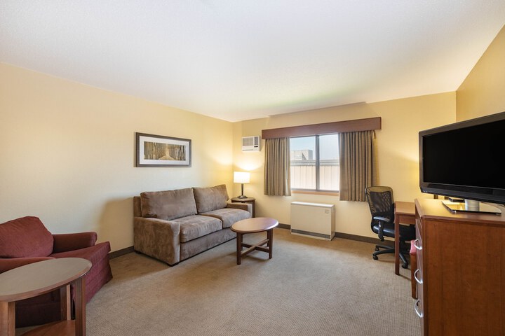 AmericInn by Wyndham Marshall