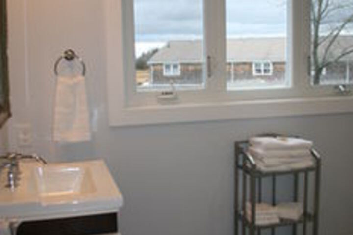 Sheas Riverside Inn & Motel