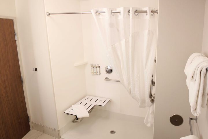 Holiday Inn Express & Suites Eau Claire West I-94 by IHG