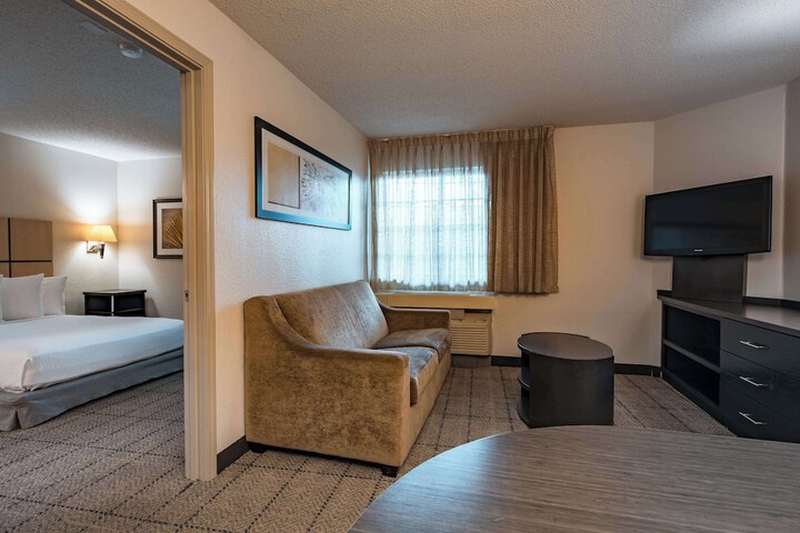 Room 6 of 23