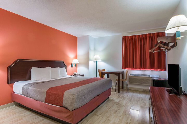 Room 9 of 29