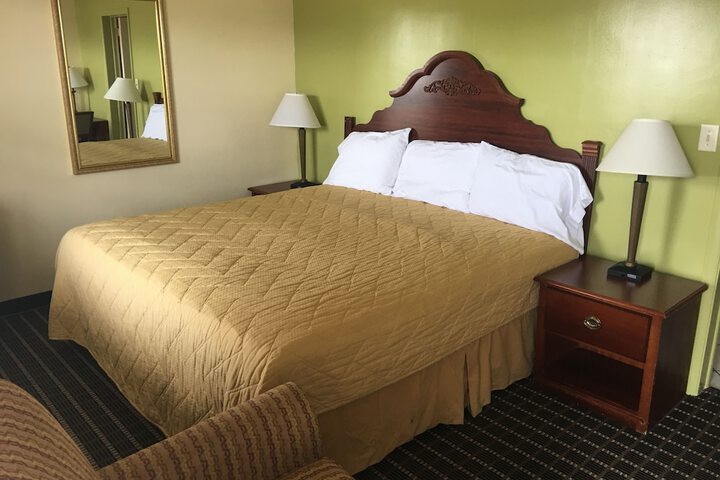 Room 13 of 20