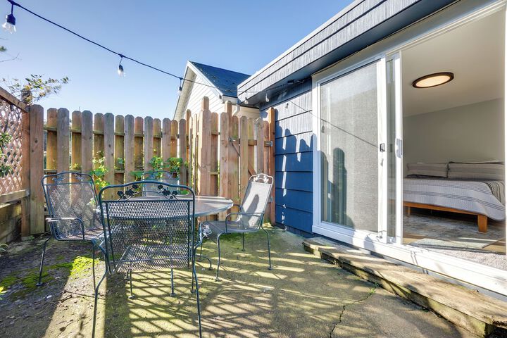 Bandon Beach House Rental: Walk to Downtown!