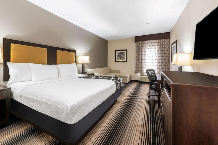 Room 27 of 40