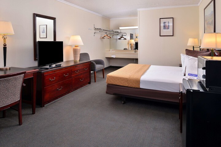 Room 10 of 22