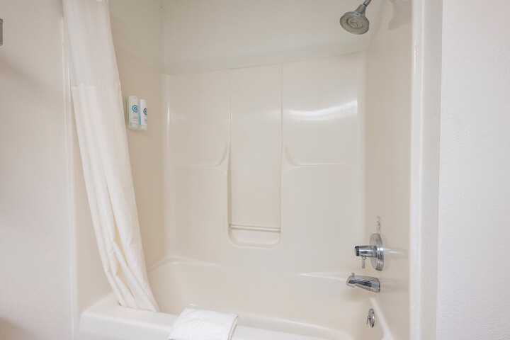 Quality Inn & Suites Near Amish Country