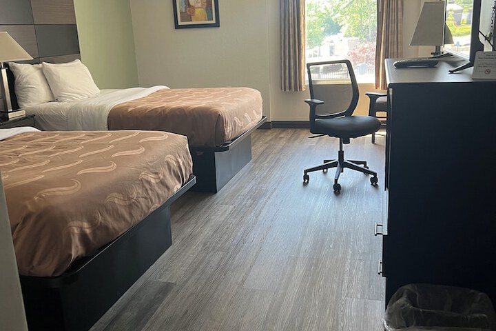 Room 25 of 37