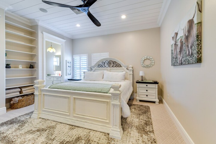Spacious Queen Creek Home w / Hot Tub & Pool!