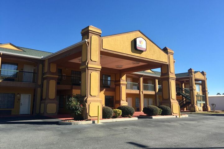 Peach State Inn & Suites