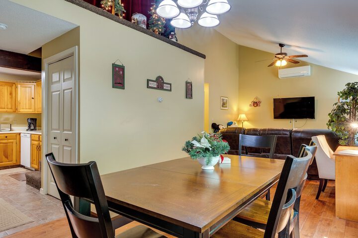 Bartlett Townhome w / Balcony: 1 Mi to Ski Resort!