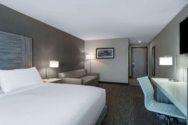 Room 52 of 109