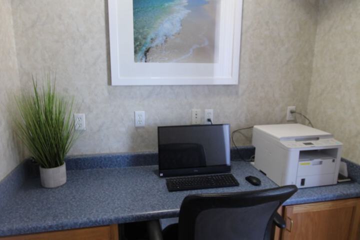 Business Center 75 of 76