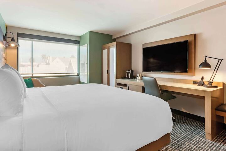 Room 33 of 59