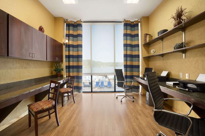Business Center 36 of 37