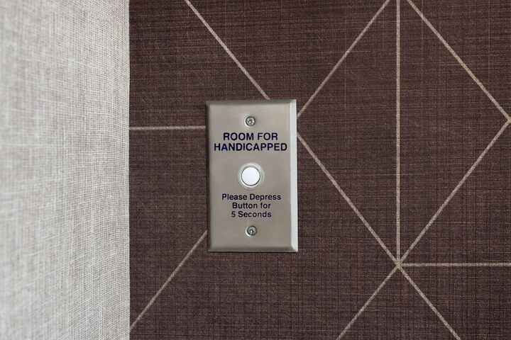 Room 27 of 47