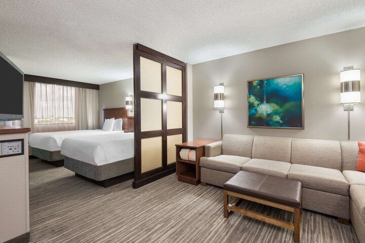 Room 11 of 28