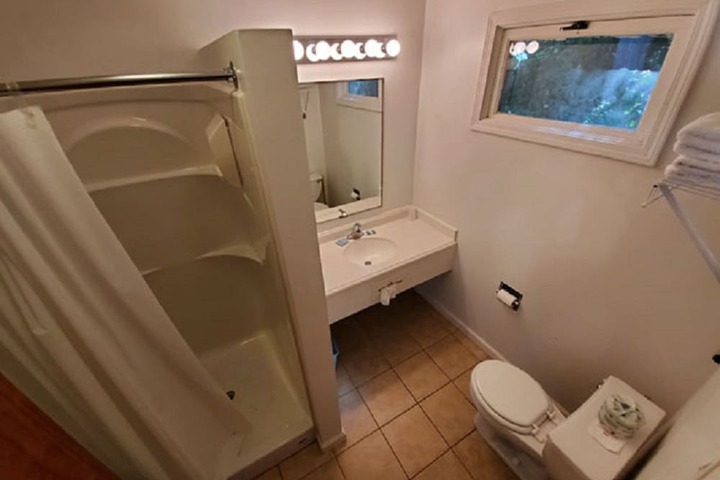 Lake View Motel