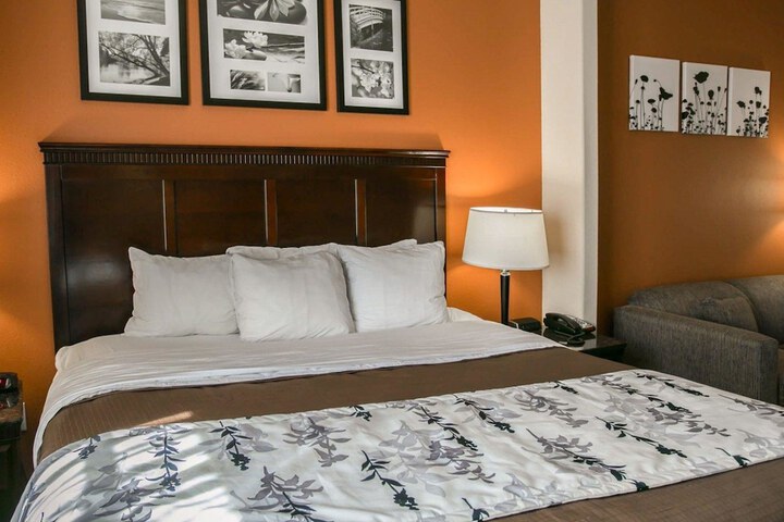 Room 28 of 43