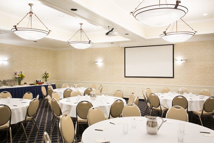 Ballroom/Hall 22 of 37