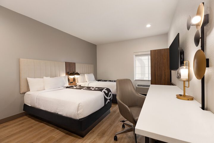Room 32 of 60