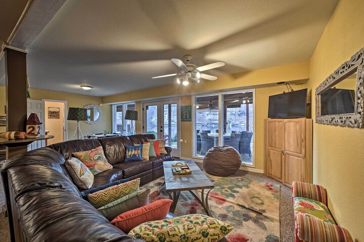 Lakefront Retreat w / Dock & Beach: 2 Miles to Golf