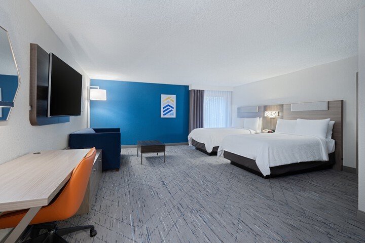 Room 32 of 53