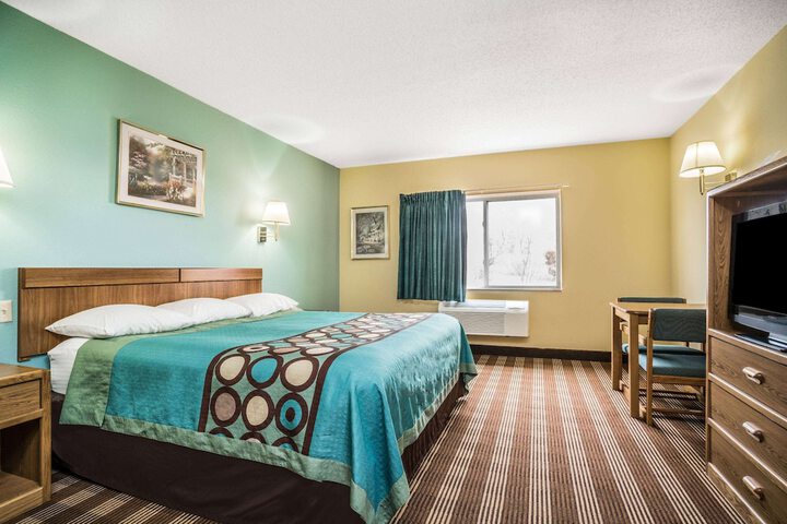 Room 12 of 18