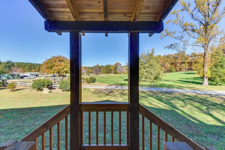 Modern Clarkesville Cottage w / Decks & Patio!