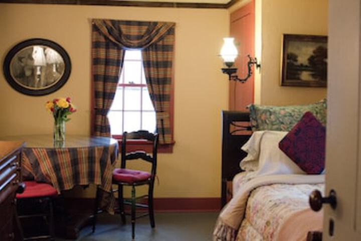 Olde Rhinebeck Inn c. 1745