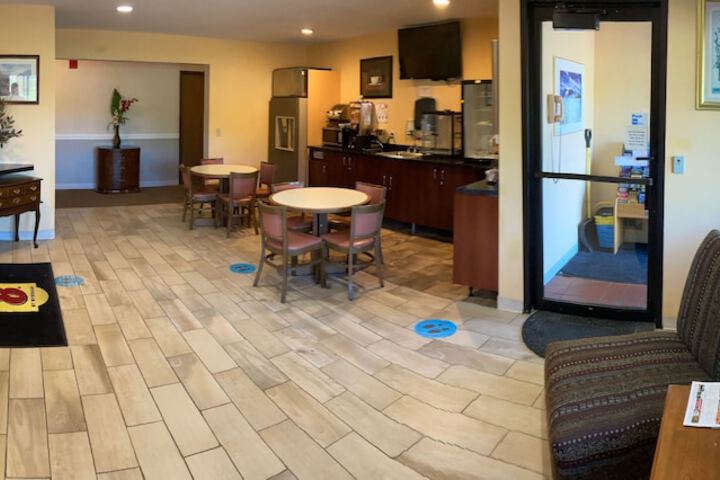 Super 8 by Wyndham Chisago City