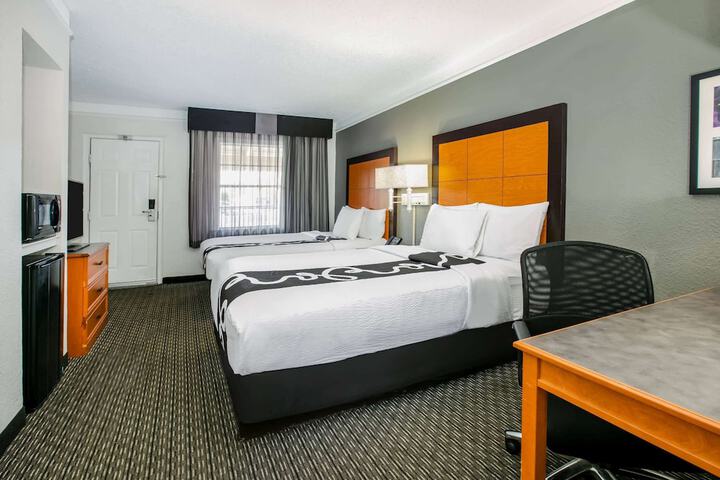 Room 32 of 102
