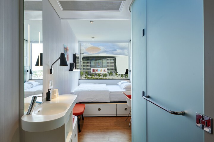Room 15 of 33