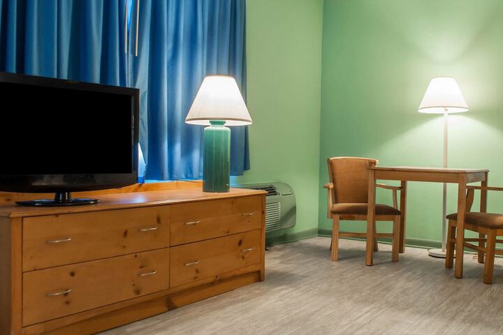 Econo Lodge South