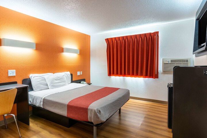 Room 18 of 31