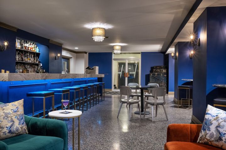 Lounge 61 of 69