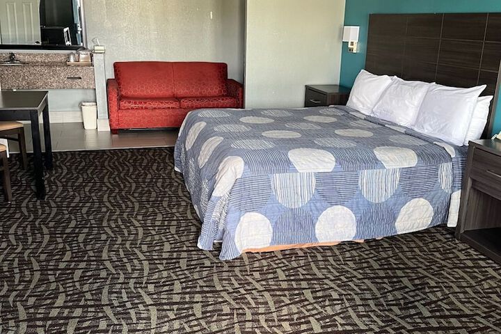 Room 25 of 33