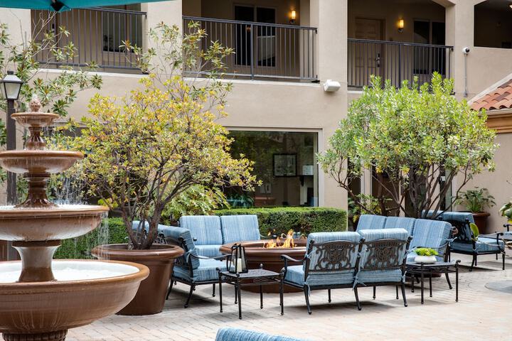 Hotel Exterior 44 of 45