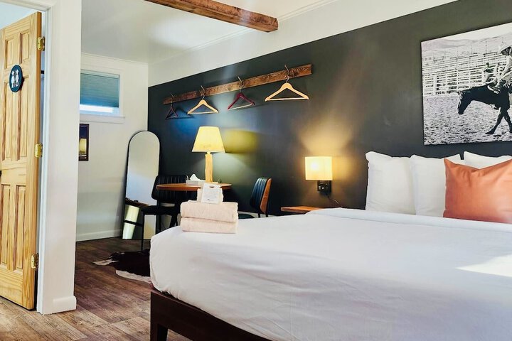 Elk Antler Inn