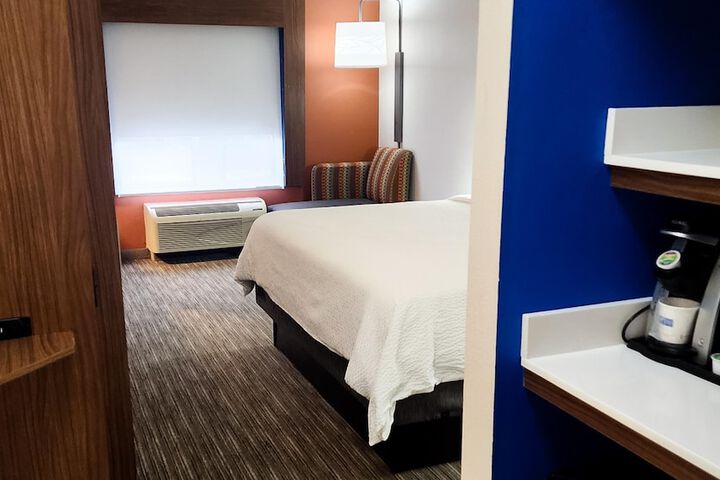 Room 27 of 42