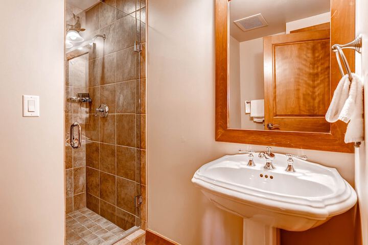 Room 142 of 178