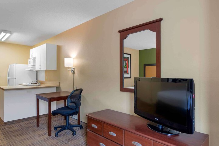Room 12 of 23