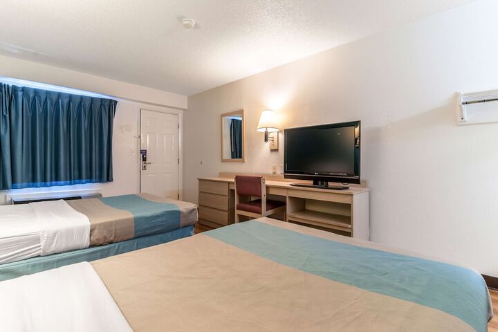 Room 9 of 28