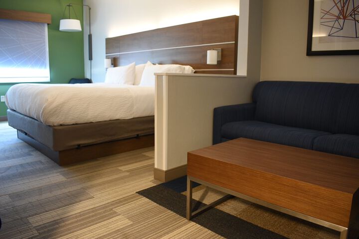 Room 30 of 77