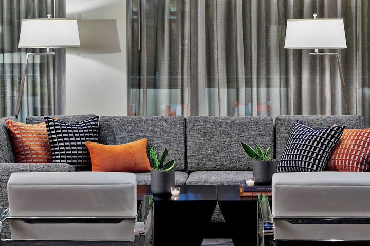 Lounge 54 of 60
