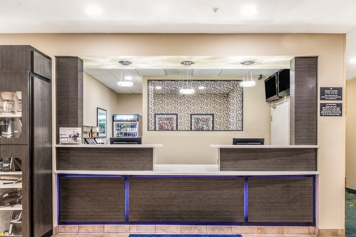 Hotel 2 of 65