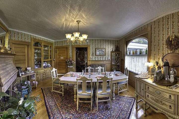 Room 9 of 19