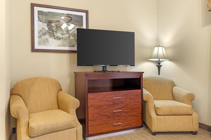 Best Western Plus Monica Royale Inn & Suites