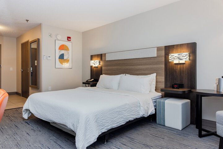 Room 25 of 77
