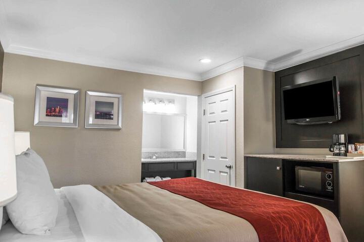 Room 17 of 32